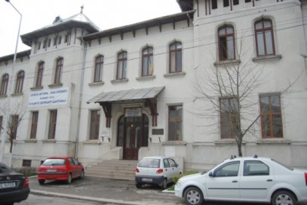 Elevii Liceului Mihai Eminescu, pe podiumul concursului naţional de literatură